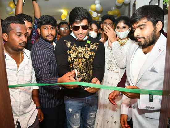 Actor Nikhil Siddharth Inaugurated Gismat Mandi Restaurant in Vijayawada